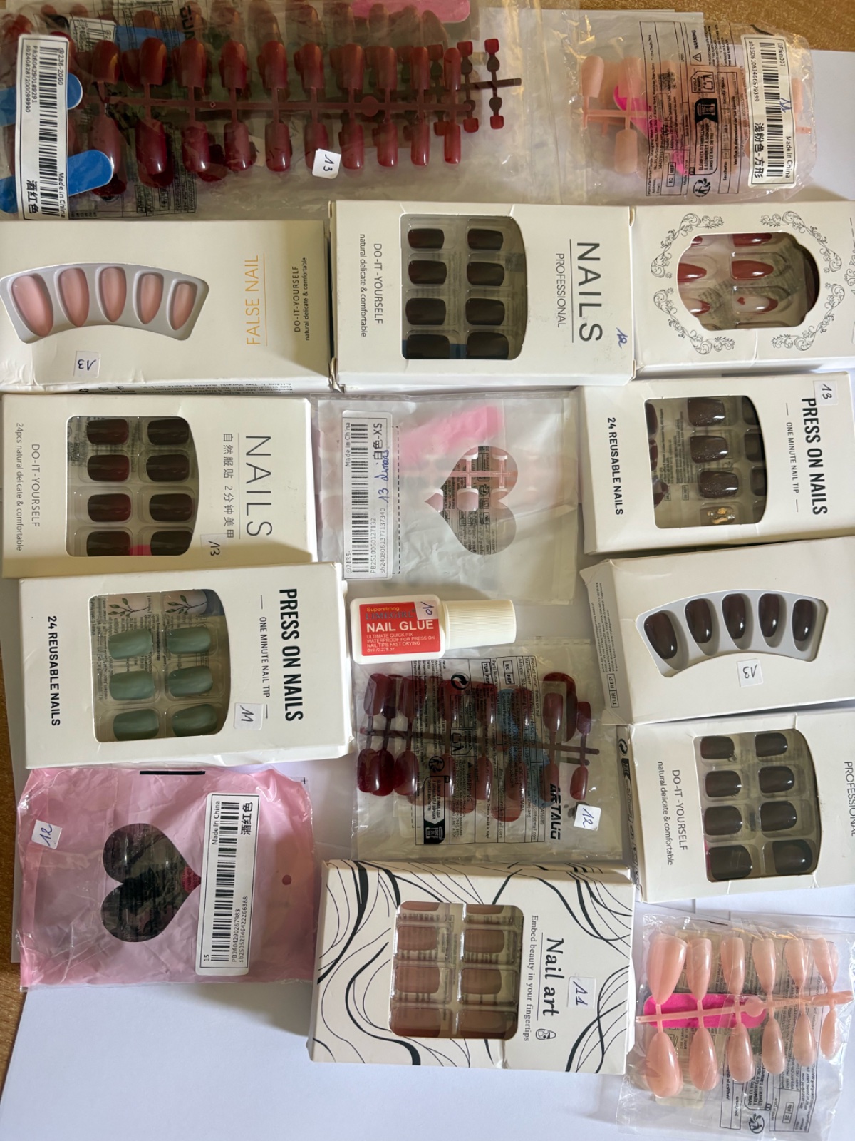 Faux ongles disponible