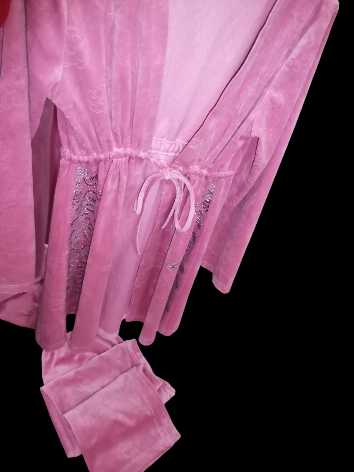 Pyjamas 2 pièces en veleur doux tissu de très bonne qualité  (prix réduit) 