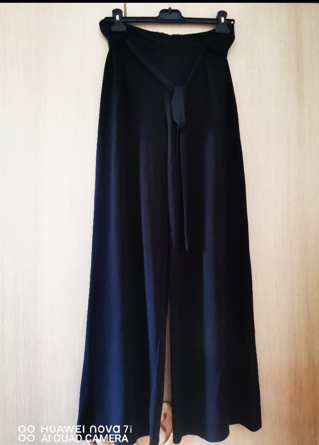  Pantalon  large busem, équipé d'une ceinture nouable à la taille.   made in turkey  