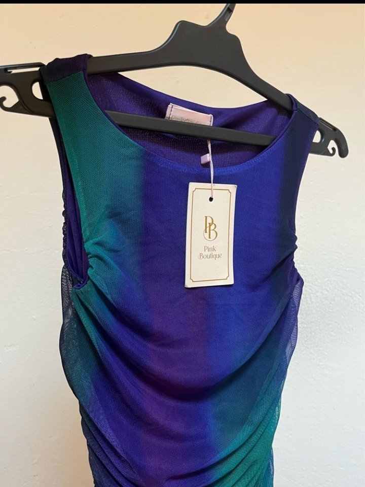 Robe en promoo avec étiquette 