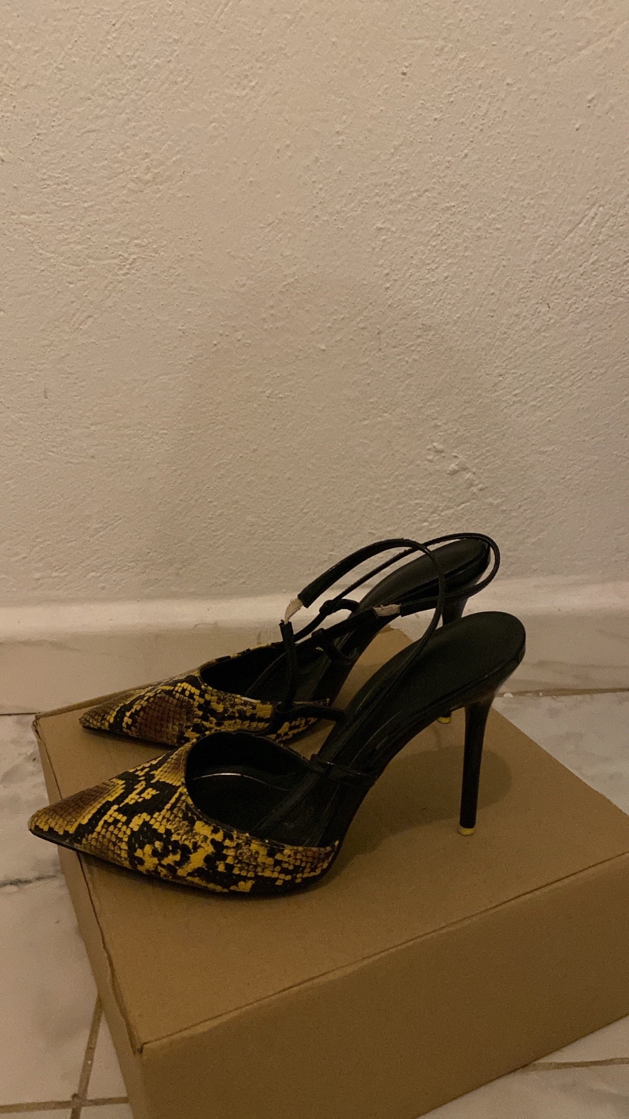 Escarpin zara. 