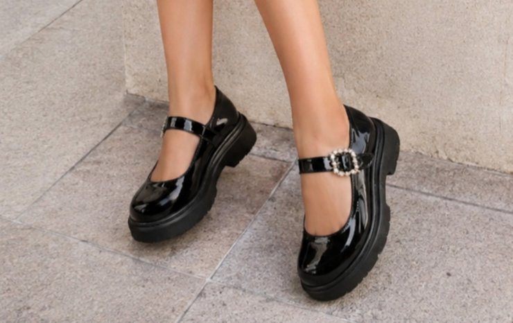 Tendance chaussure neuf avec étiquette pour femme 
