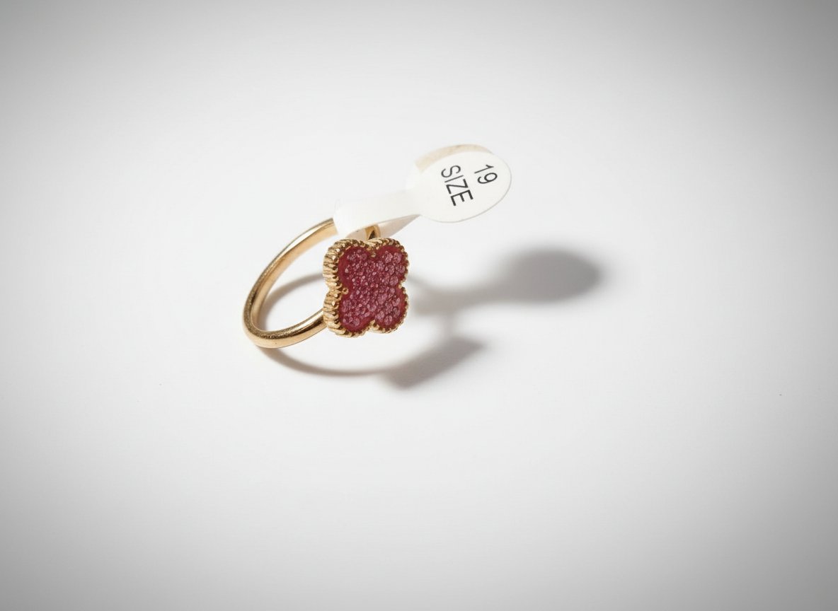 Bague vancleef doré et rose avec des strass brillants taille 19