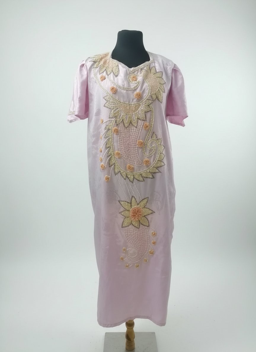 Robe satin traditionnelle brodé à la main 