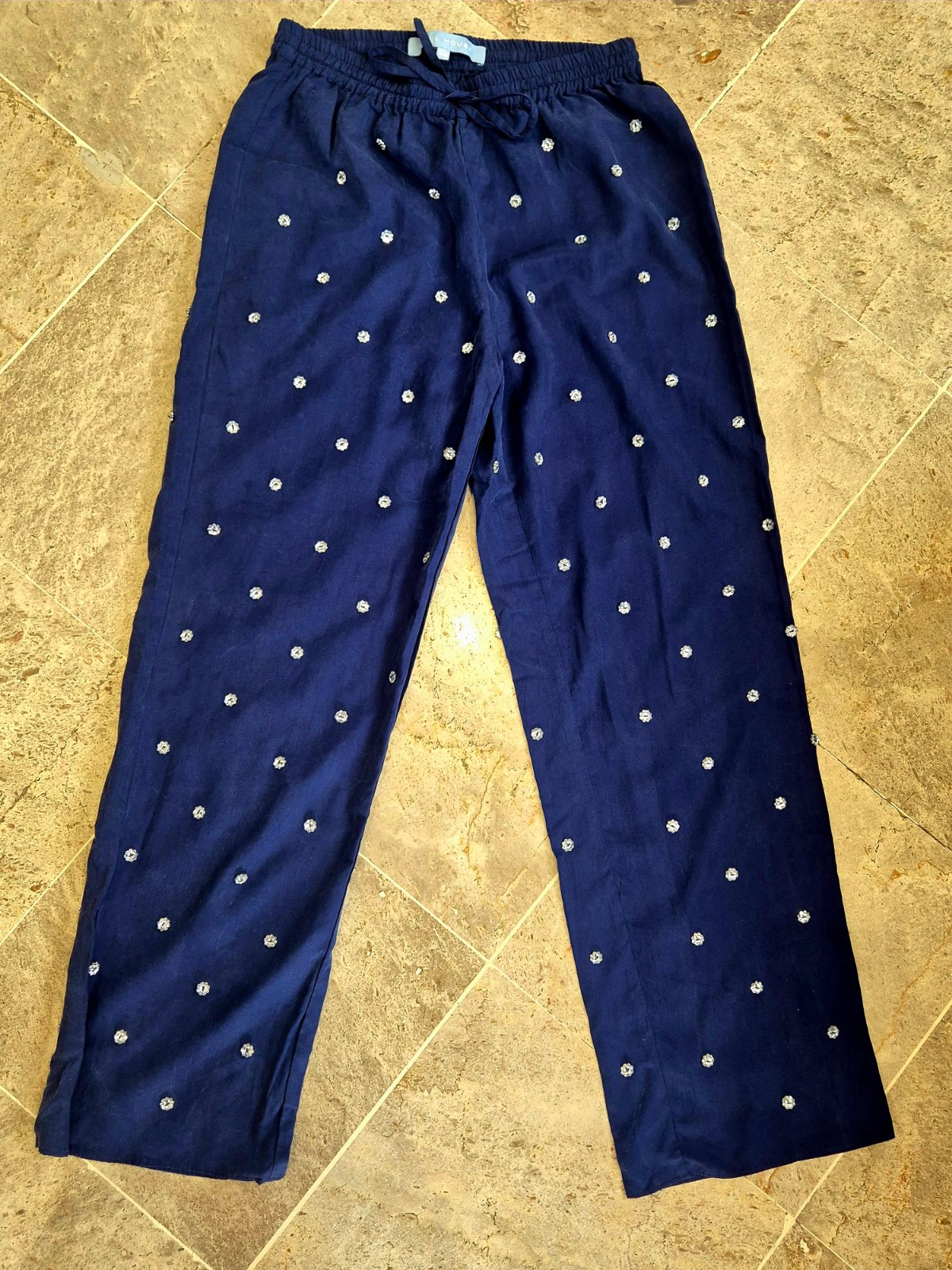 Très beau pantalon léger à ornements 
