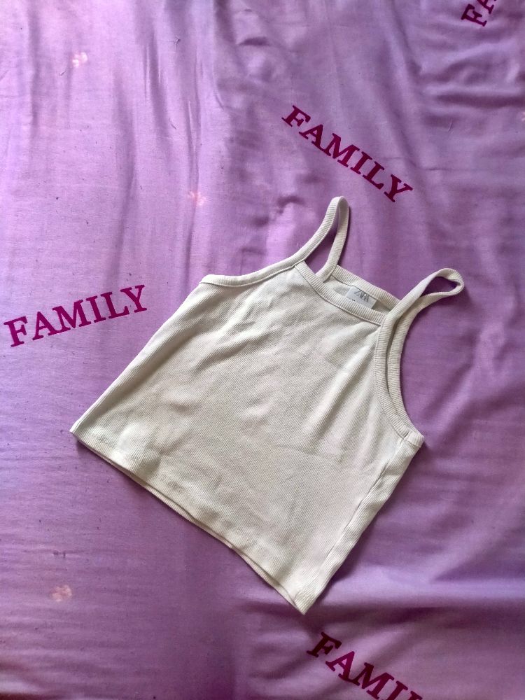 CROP  TOP marque ZARA 🎀🎀🎀 يلبس xs/s