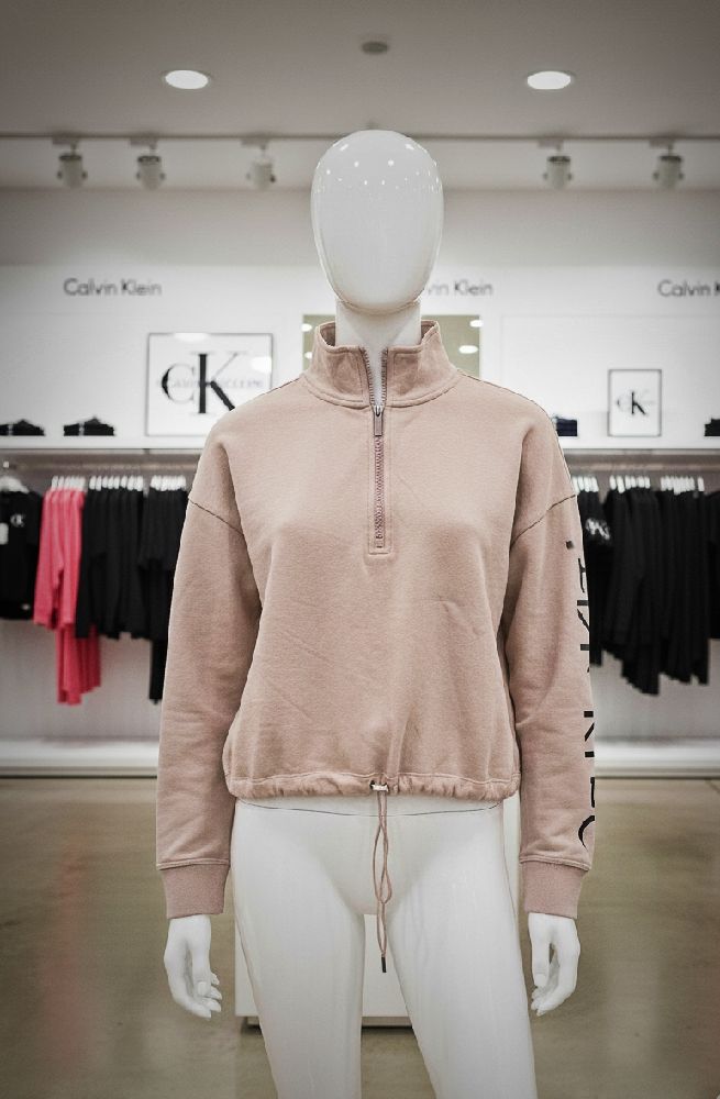 Calvin Klein pour femme style sport 