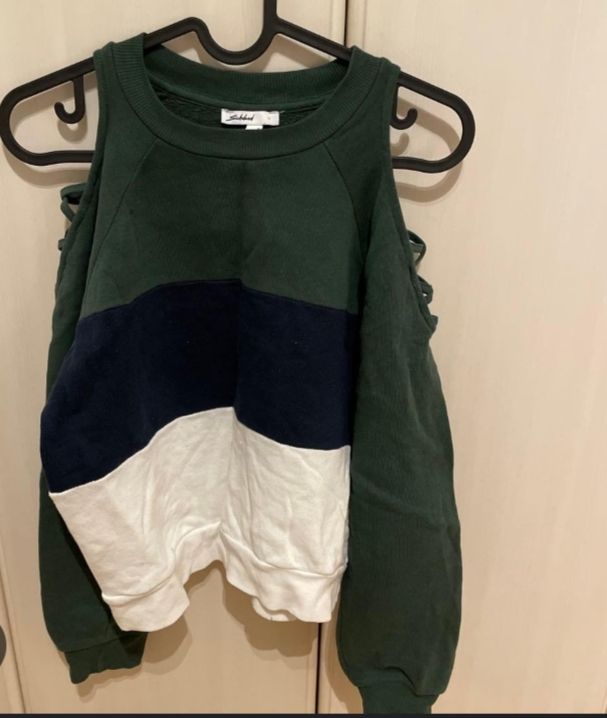 Pull capuche style sport 