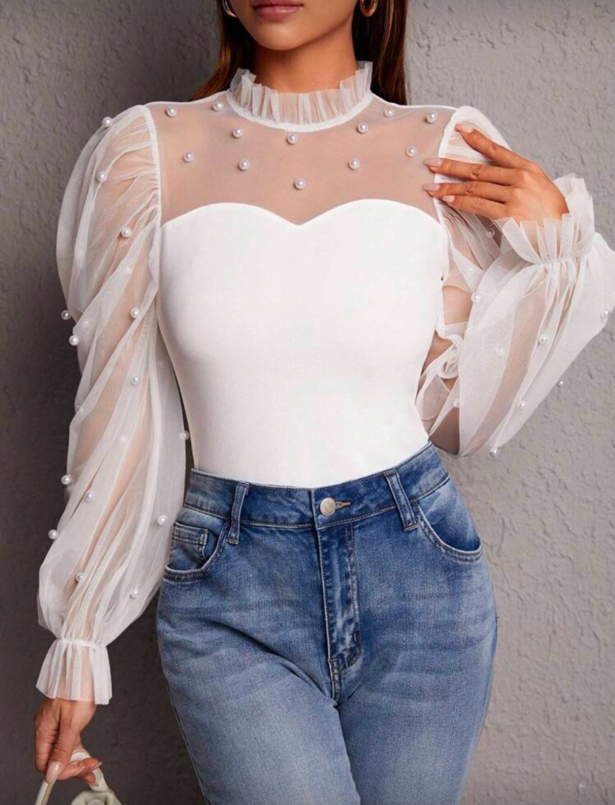 C'est un chemisier blanc transparent avec des manches bouffantes en tulle et des perles shein Neuf 