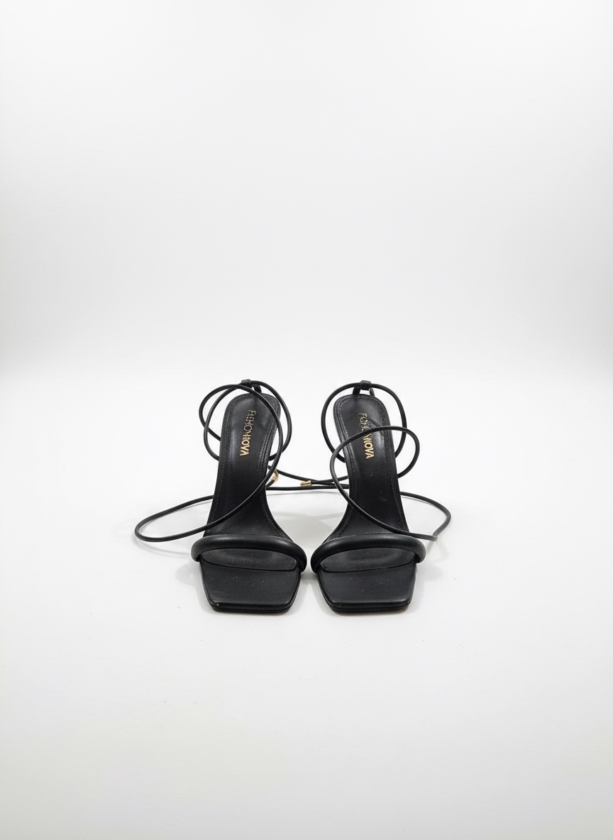 Ces sandales sont des chaussures à lacets avec un bout carré de la marque Massima Shoes