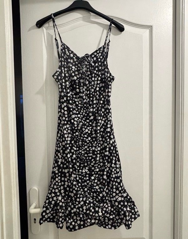 Robe mi-longue à bretelles spaghetti et imprimé floral Taille M