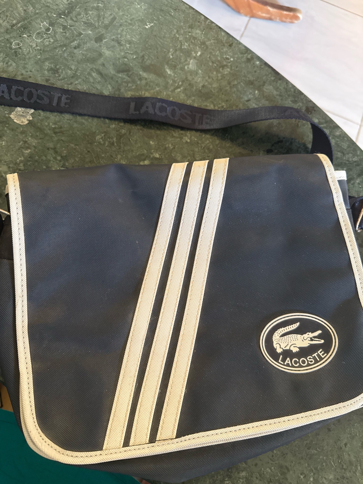 Sacoche lacoste 