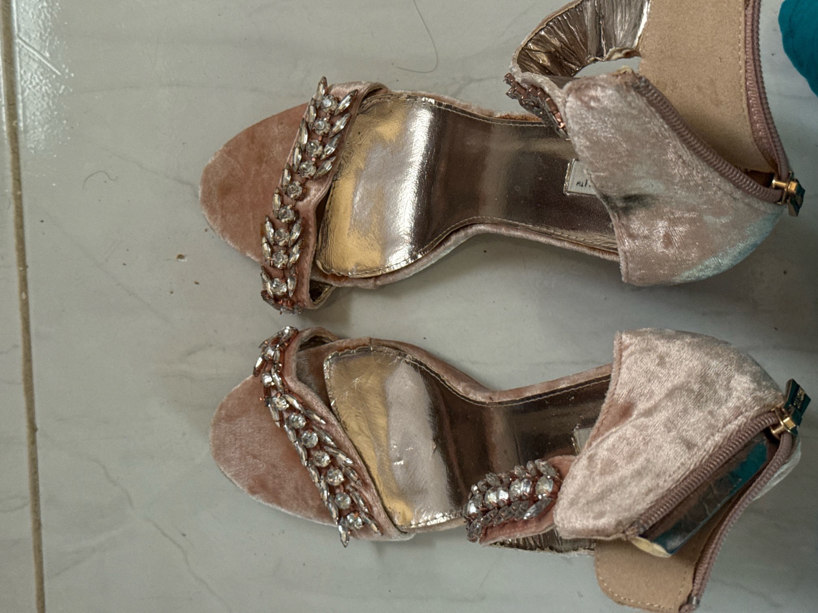 Sandales a talons et strass