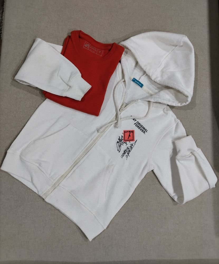 Sweet à capuche + pull assorti