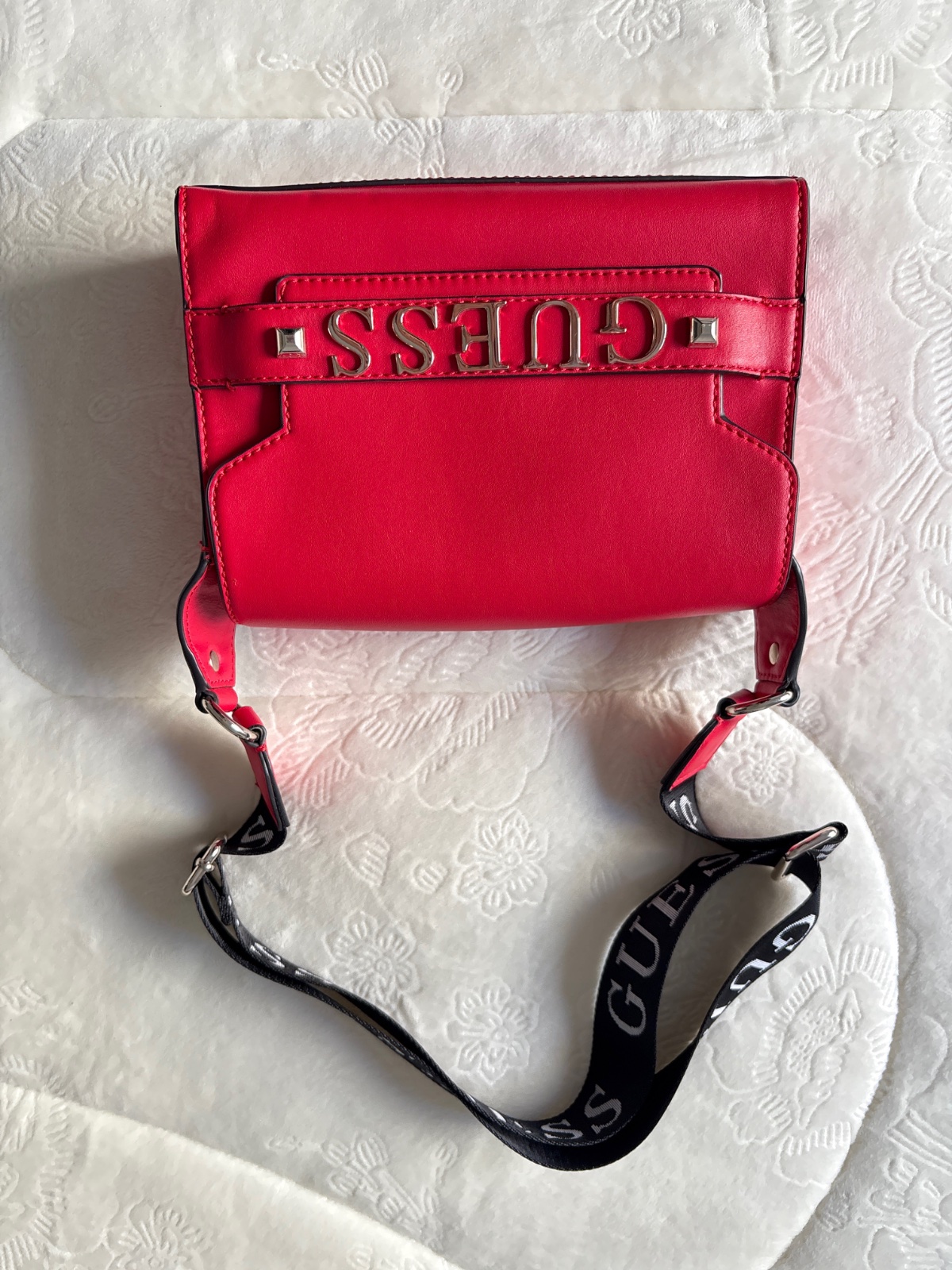Sac rouge guess