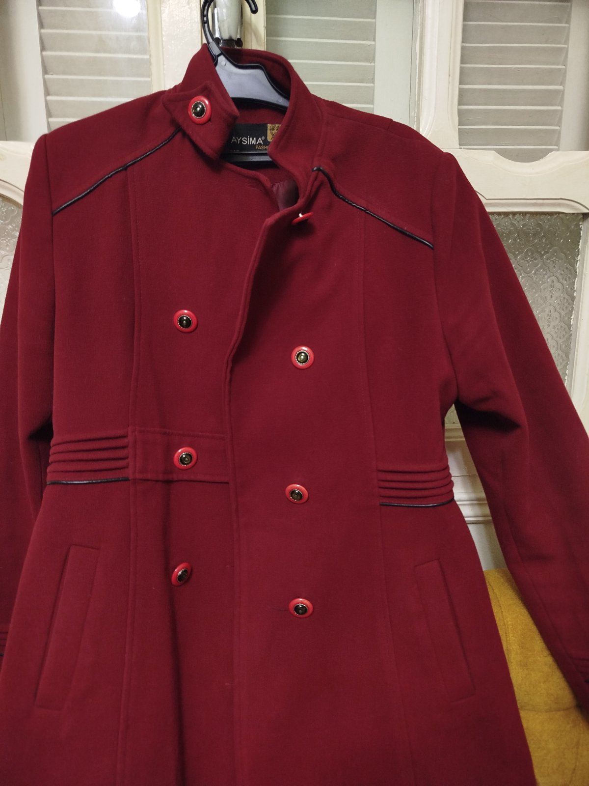 Manteau rouge bordeaux