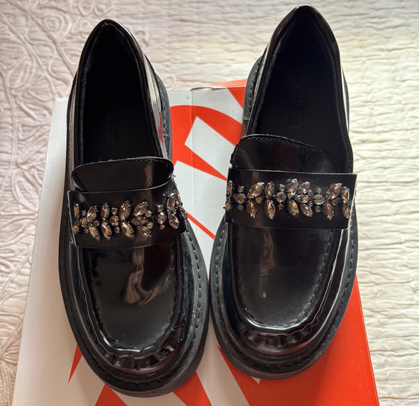 Mocassins Zara Fille – Noir verni avec strass – Pointure 32