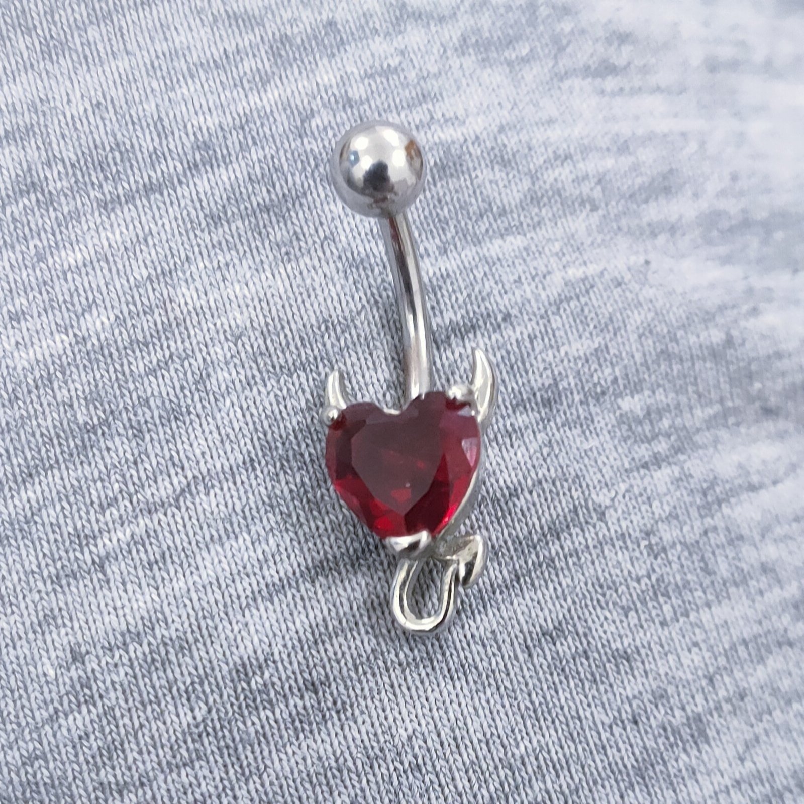 Nombril / bellybutton piercing 