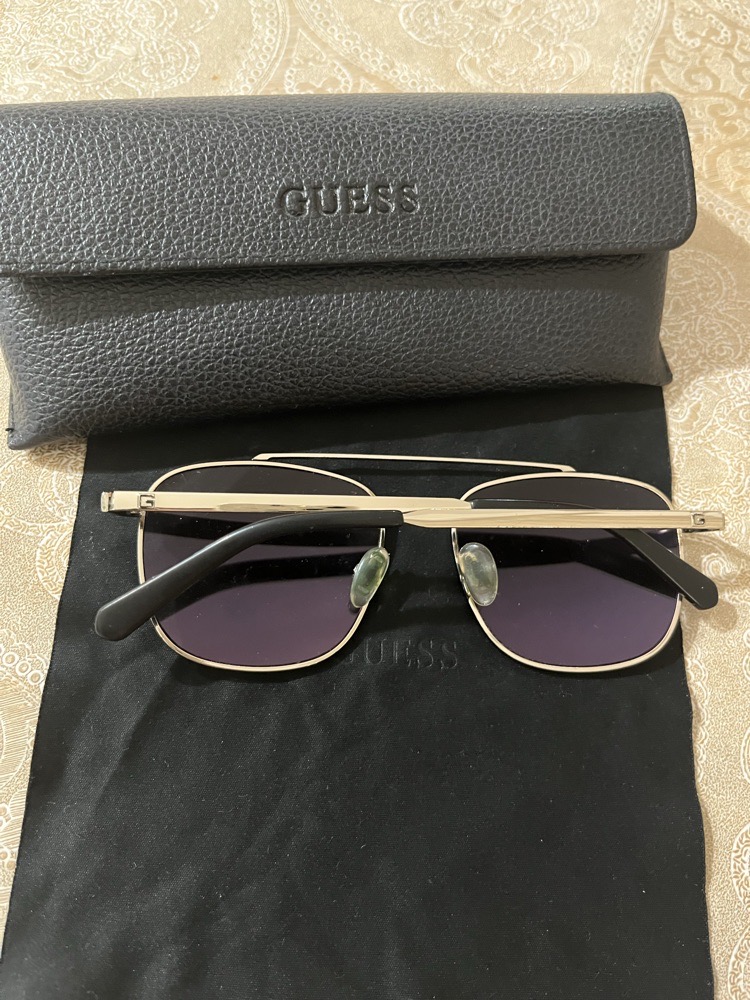 Lunette Guess