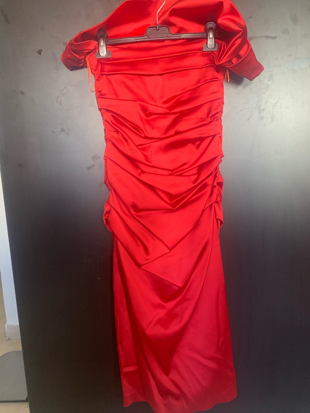 Robe rouge satin