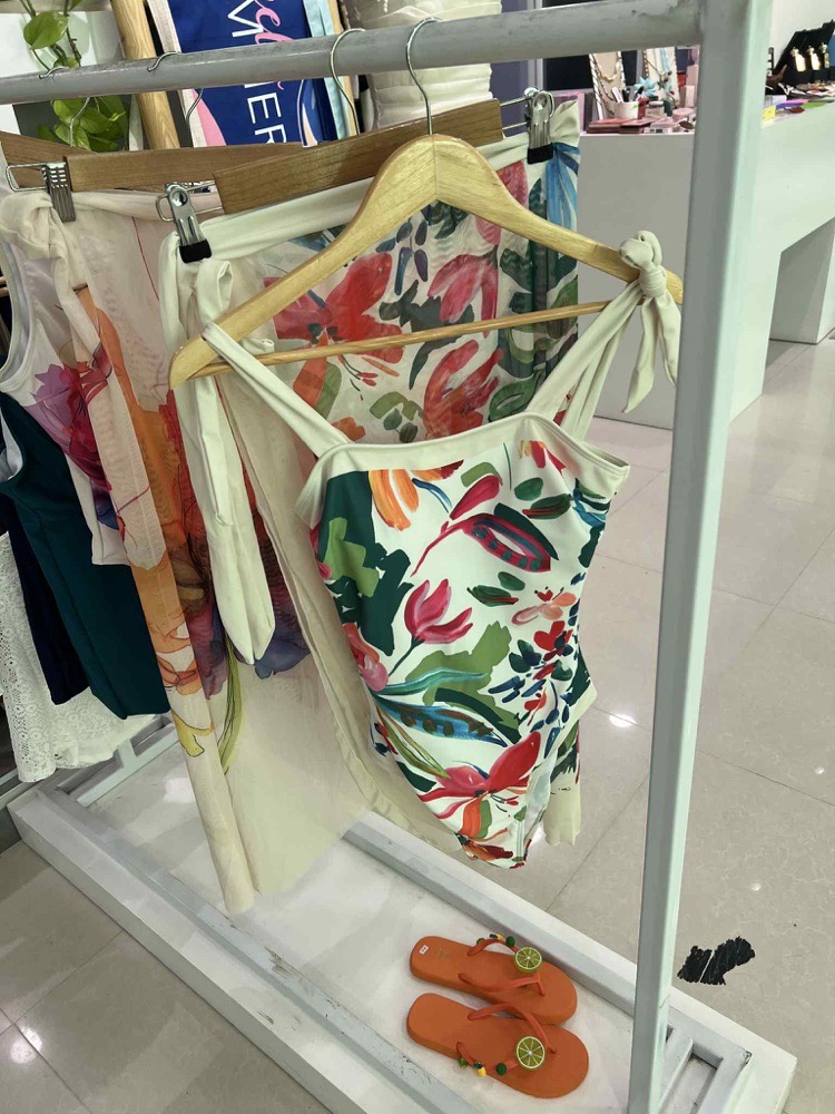 Maillot avec son cache 