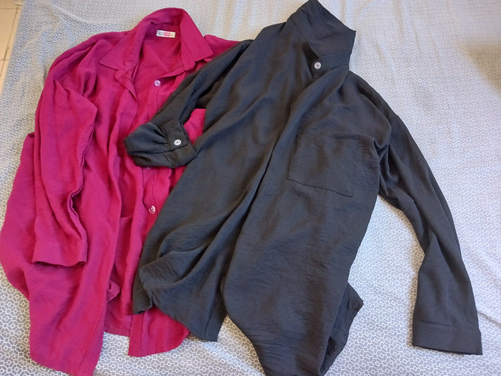 Deux chemises (Noir & Rouge bordeux)