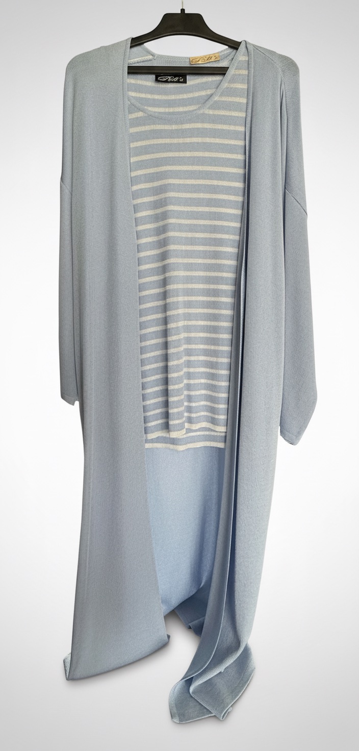 Un ensemble de gilets a manches 3/4 et tricot sans manches