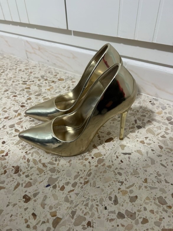 Des talons (escarpins) Doré pointure 37