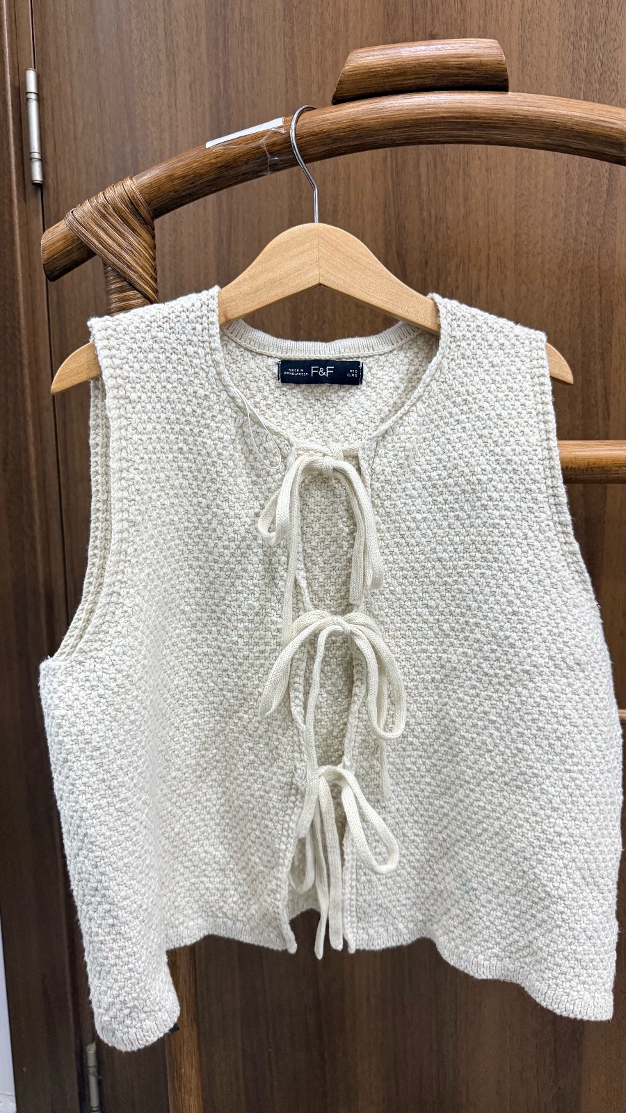 Un cardigan sans manche 