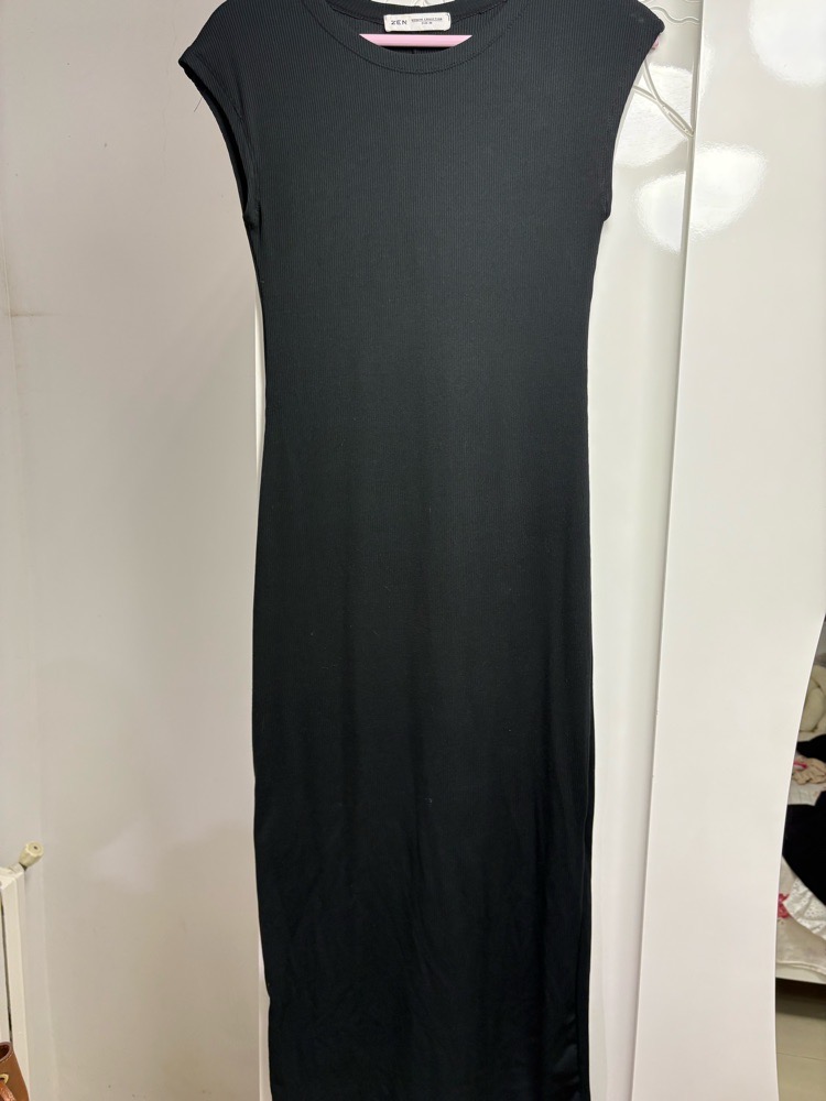 Robe noir simple moulante