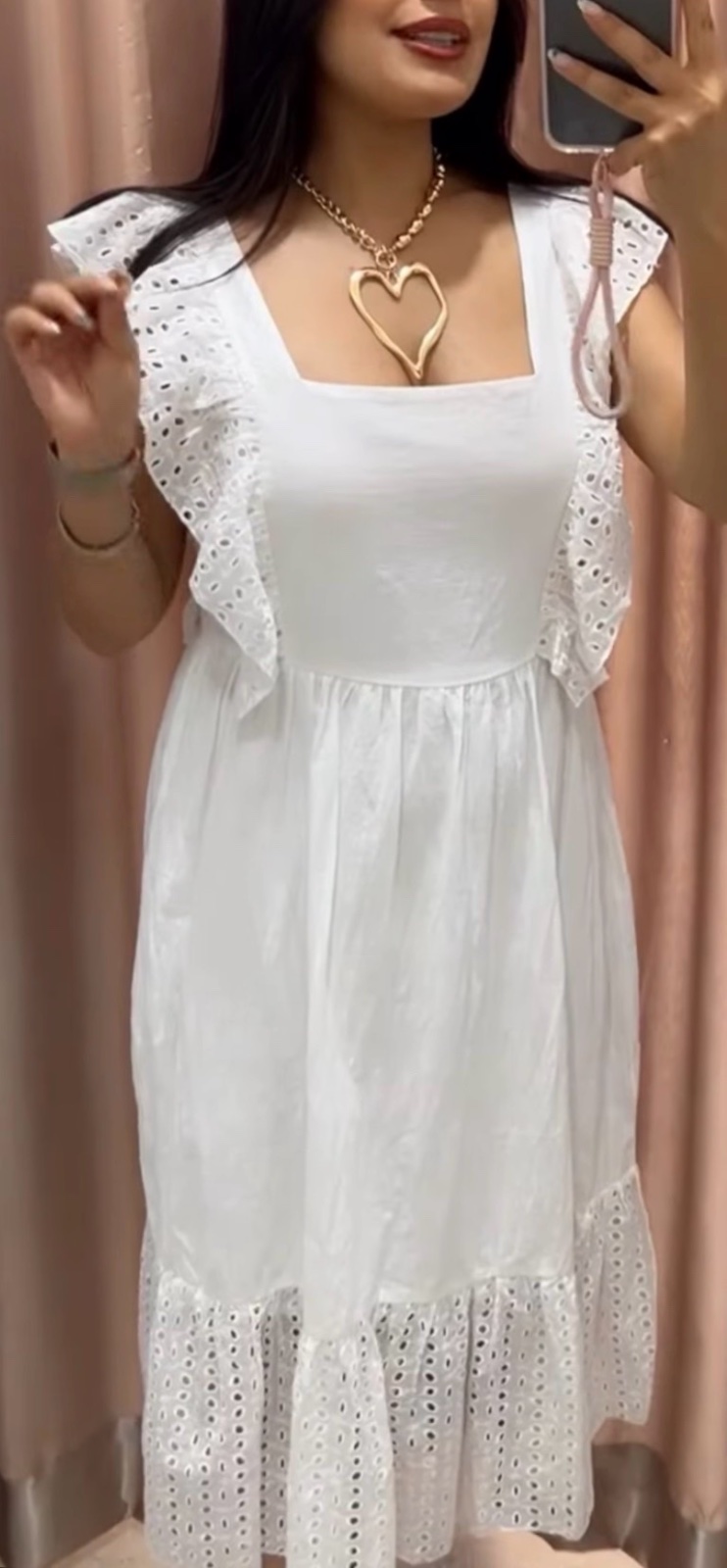 Robe avec broderie anglaise
