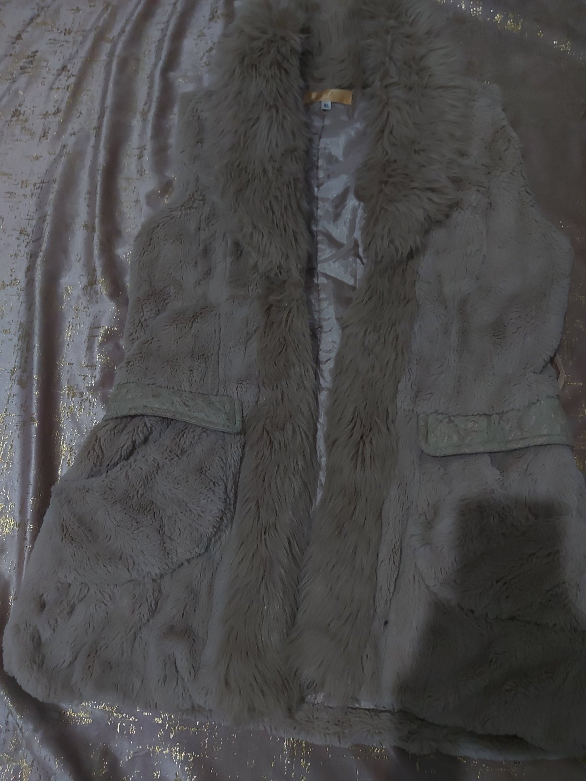 Gilet fourrure gris à poches