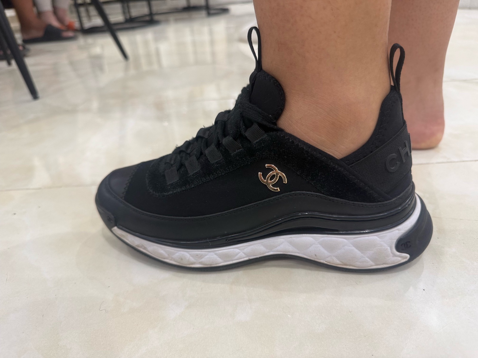 Basket chanel noir , pointure 38