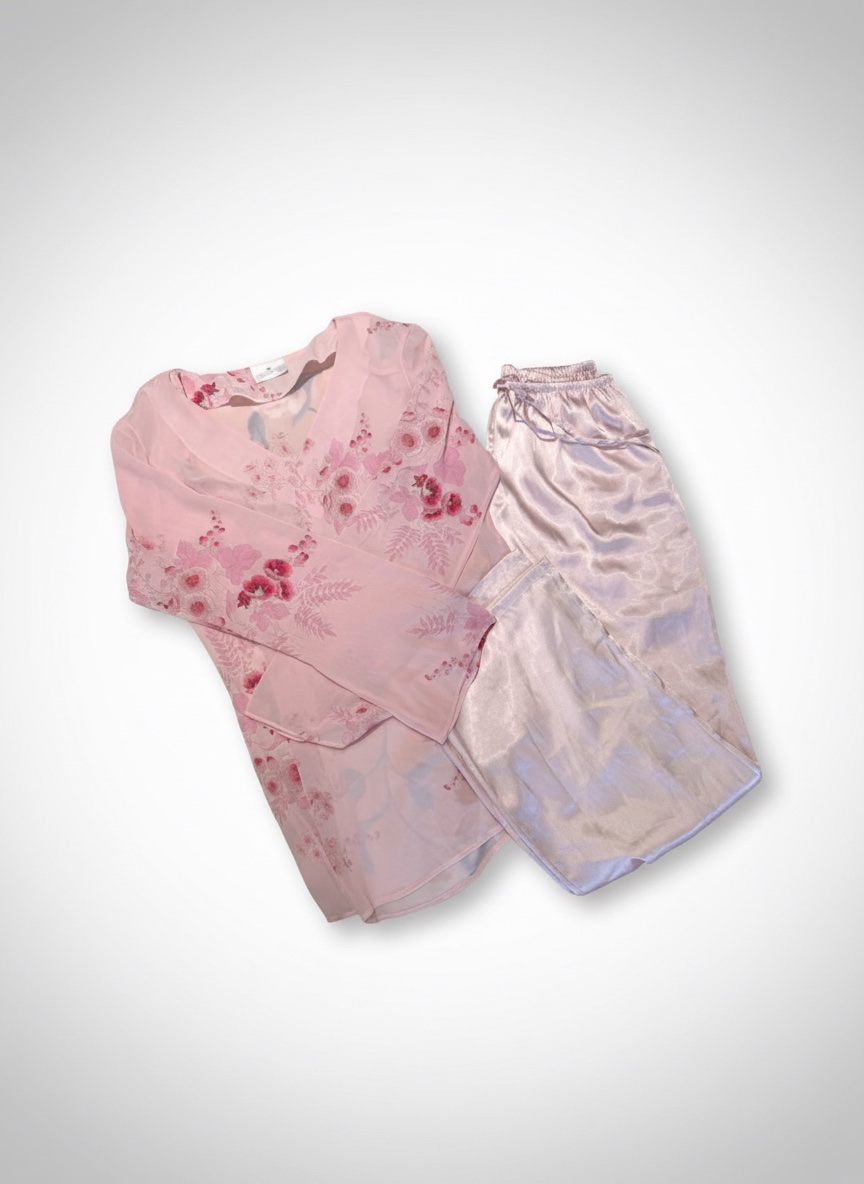 Ensemble de nuit 2 pièces rose poudré (Haut fleuri voile + Pantalon satin)