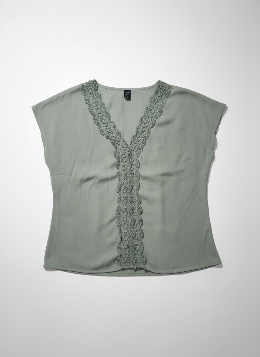 Blouse fluide vert sauge avec dentelle guipure