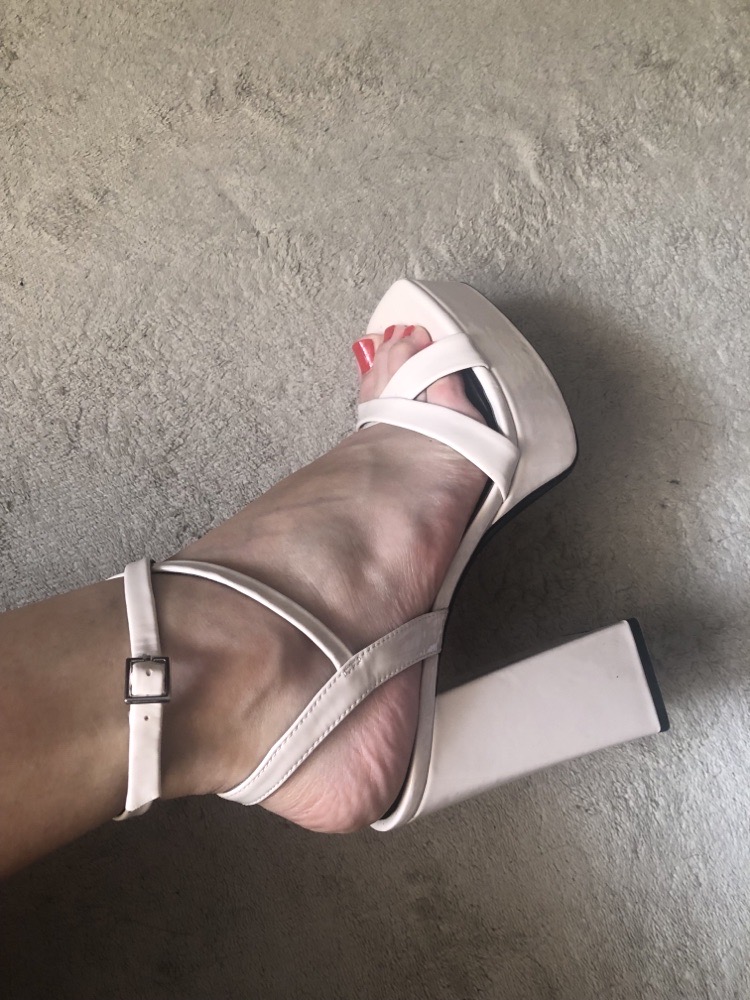 Sandales a talons beige zara tres comfortable