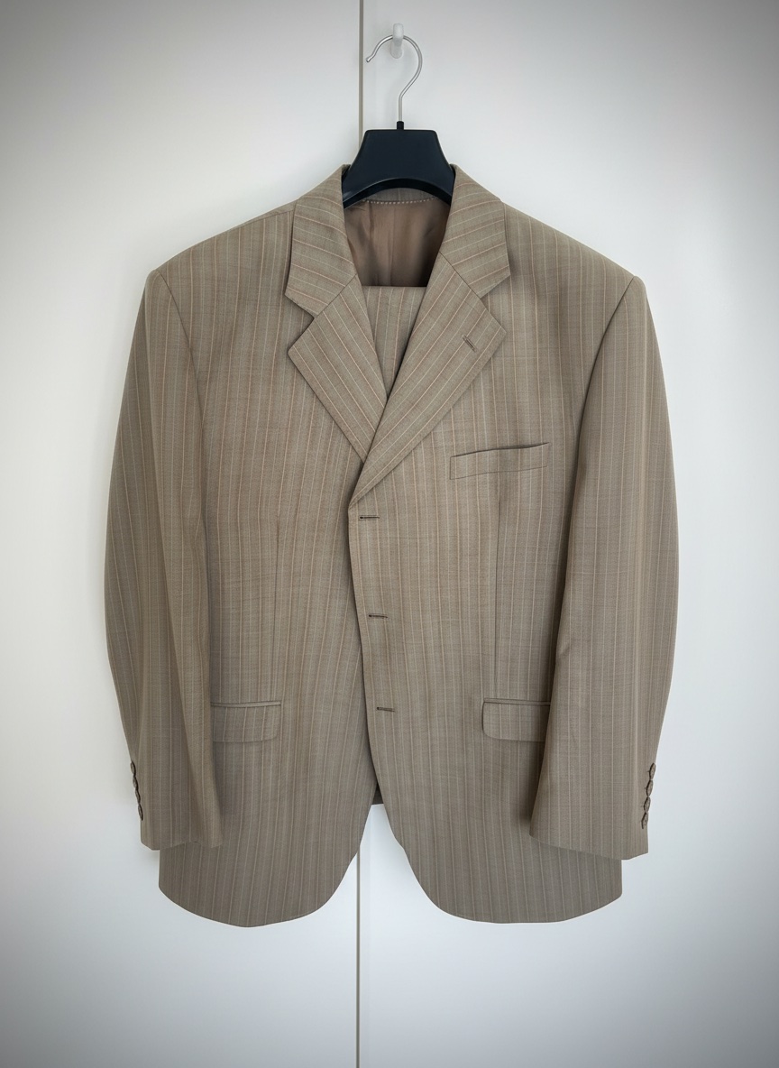 Costume beige a rayures