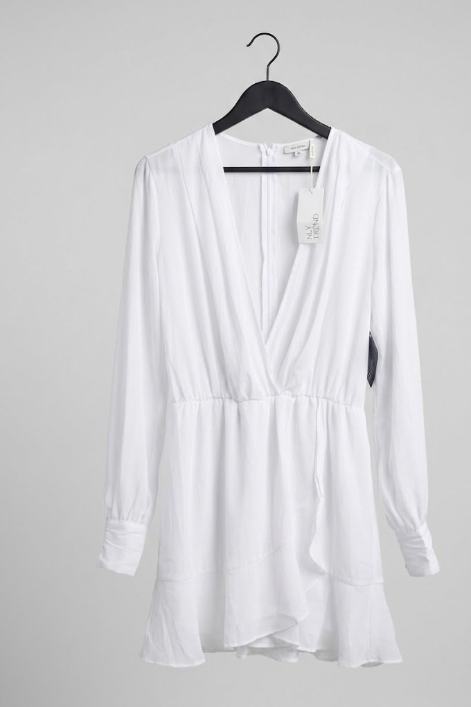 Robe courte blanche NLY Trend - Neuve avec étiquette