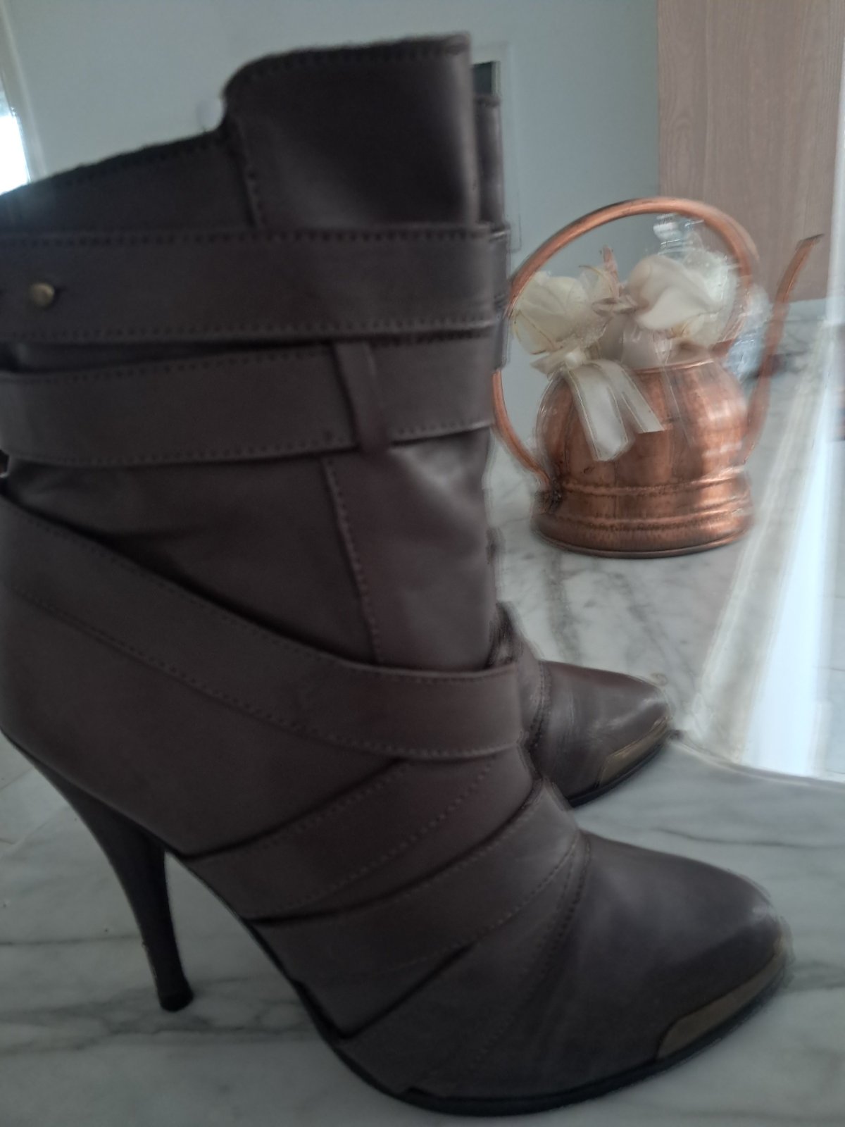 Bottines neuves en cuir véritable 