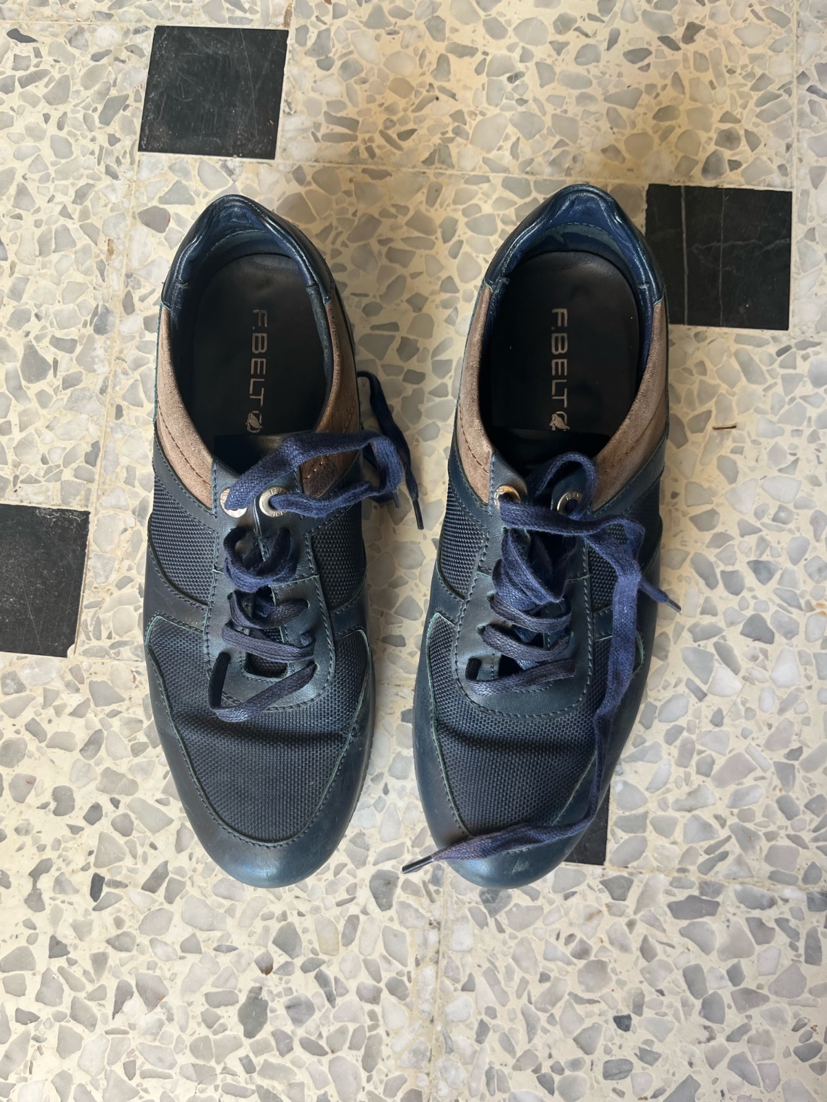 A vendre chaussure 