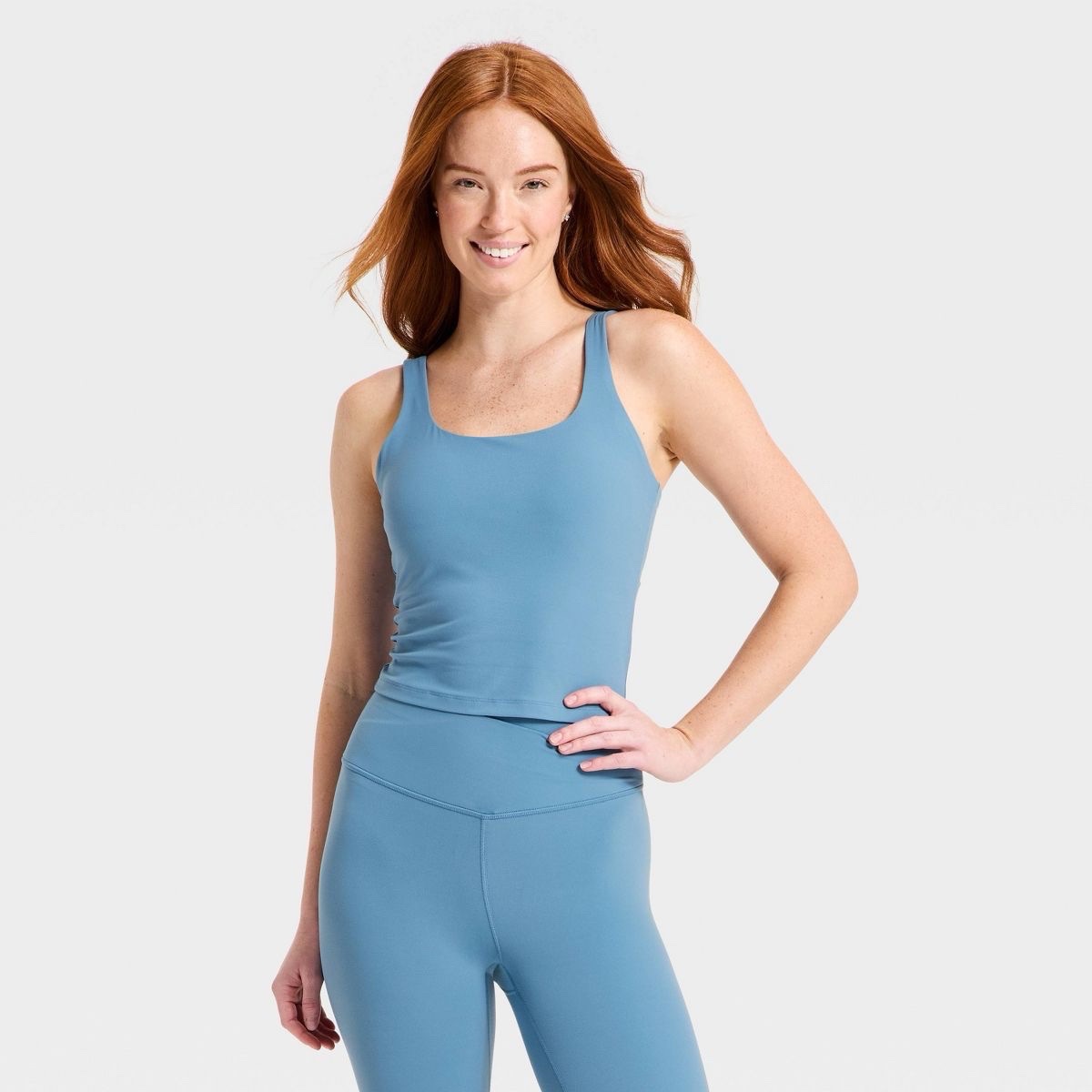 Tenue de sport  Taille M-L  Jamais porté  Prix 50dt