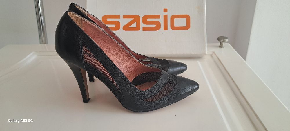 Escarpin noir en cuir 