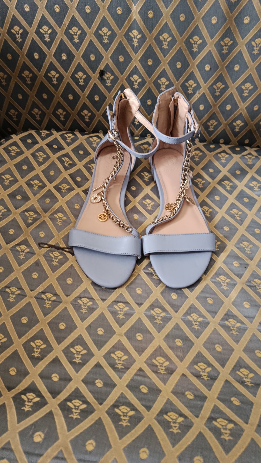 Sandale guess