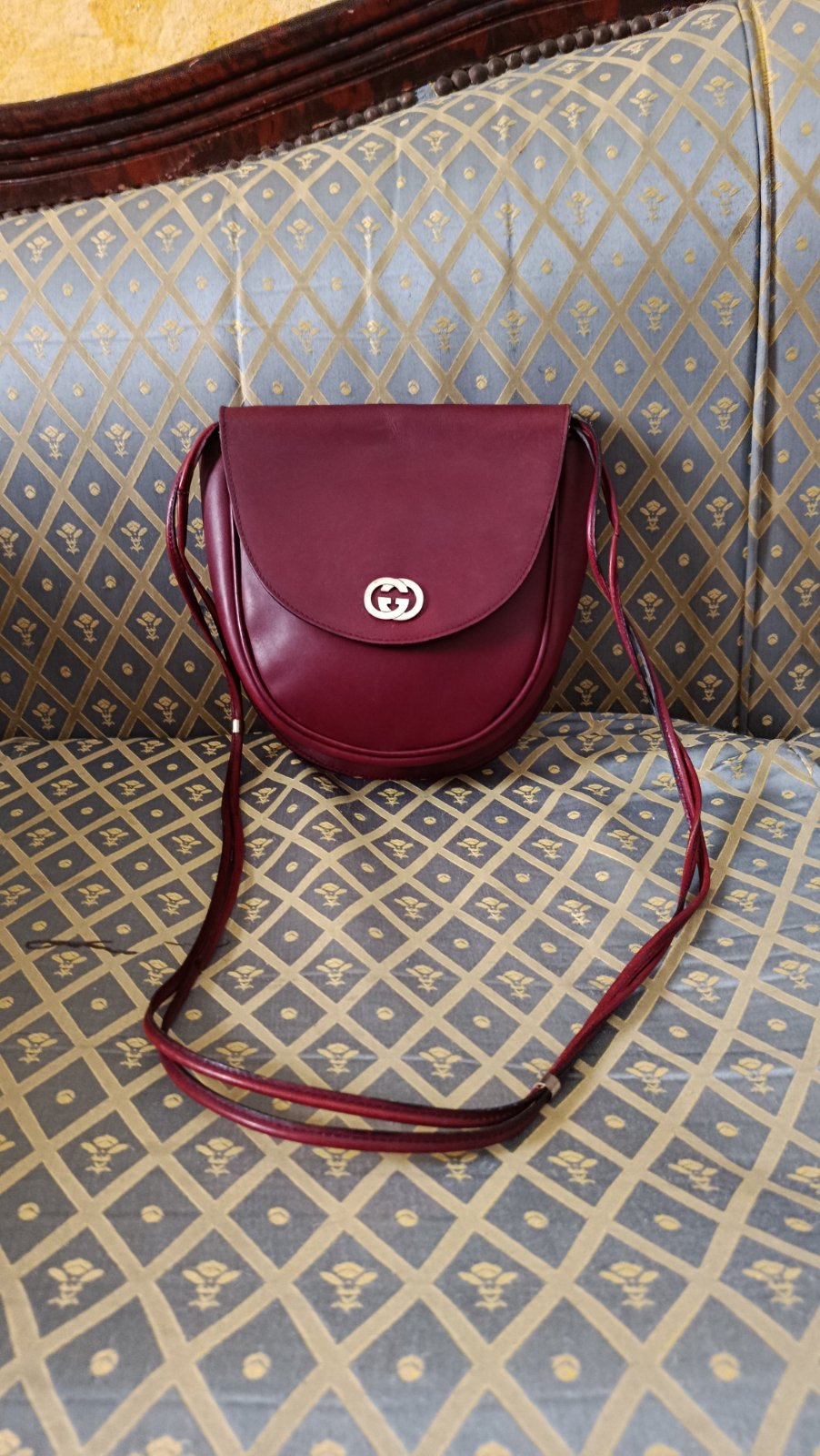 ،،sac Gucci authentique vintage de couleur burgundy 