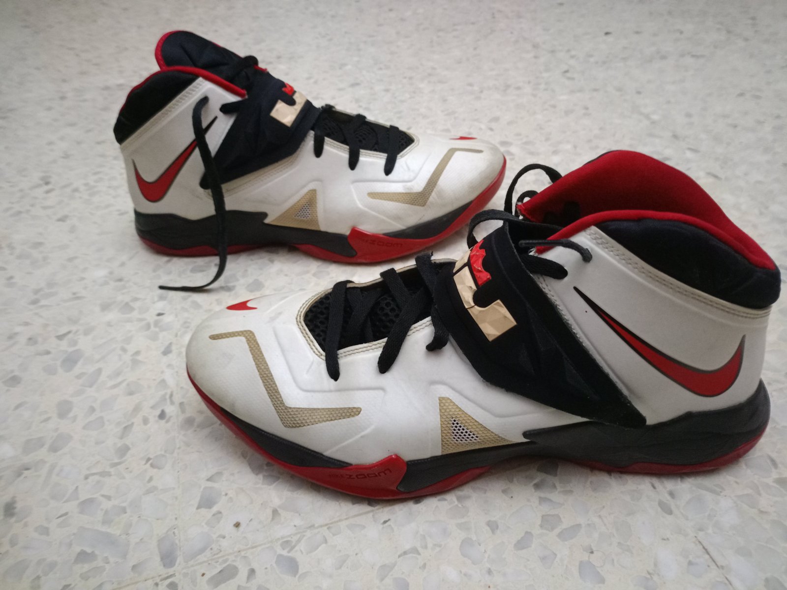 LeBron Zoom Soldier 7 'White Red Black'