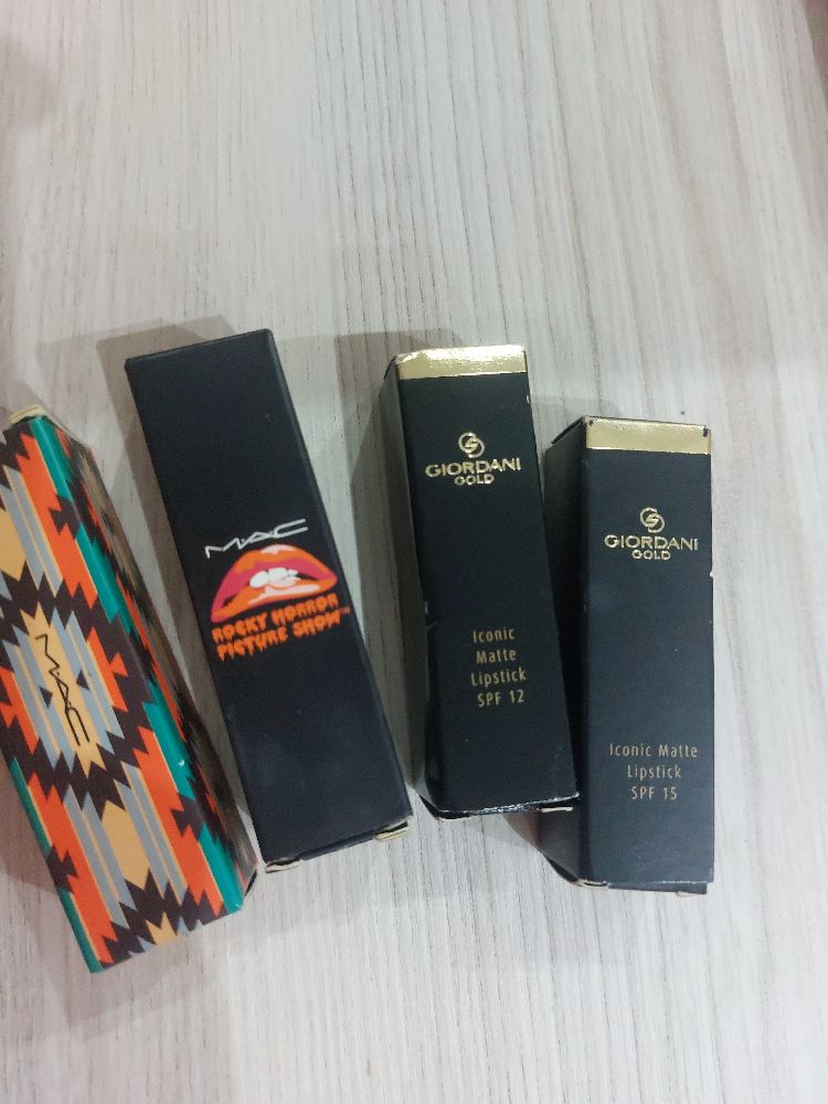 4 Rouges à lèvres Mac & oriflame
