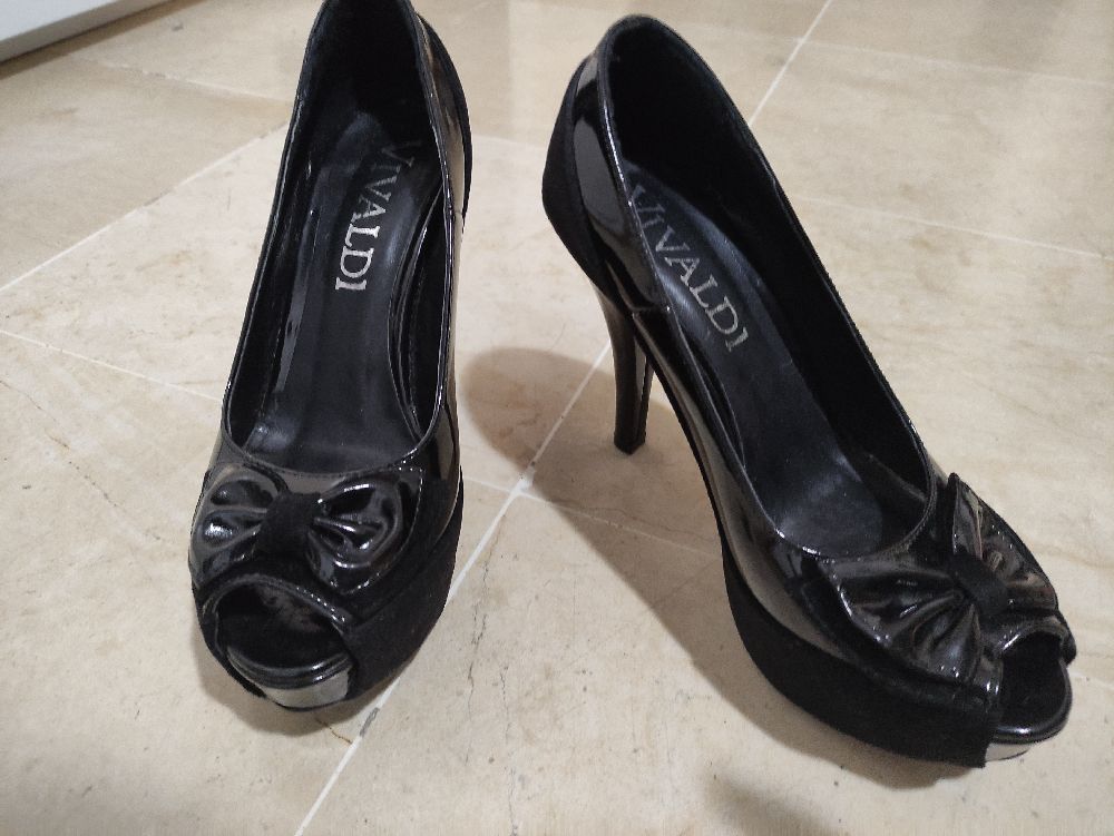 Talons noirs jamais portés