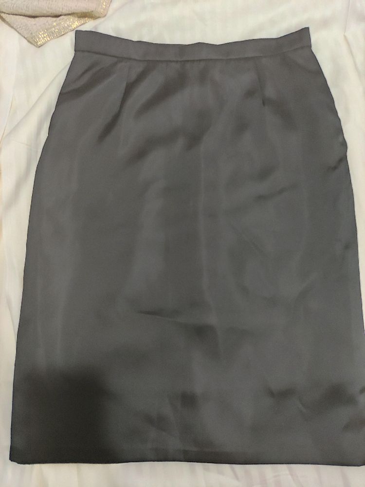 Jupe droite noir en satin 