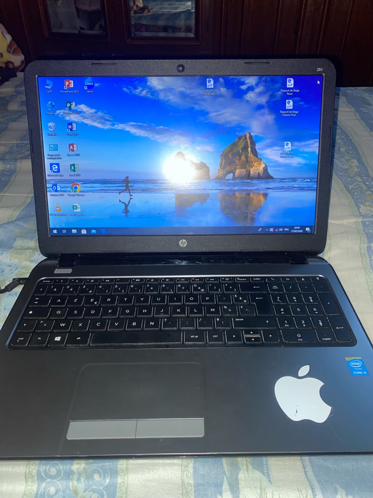 Pc i5 HP 8 ram juset batterie ma3adech tched charege 