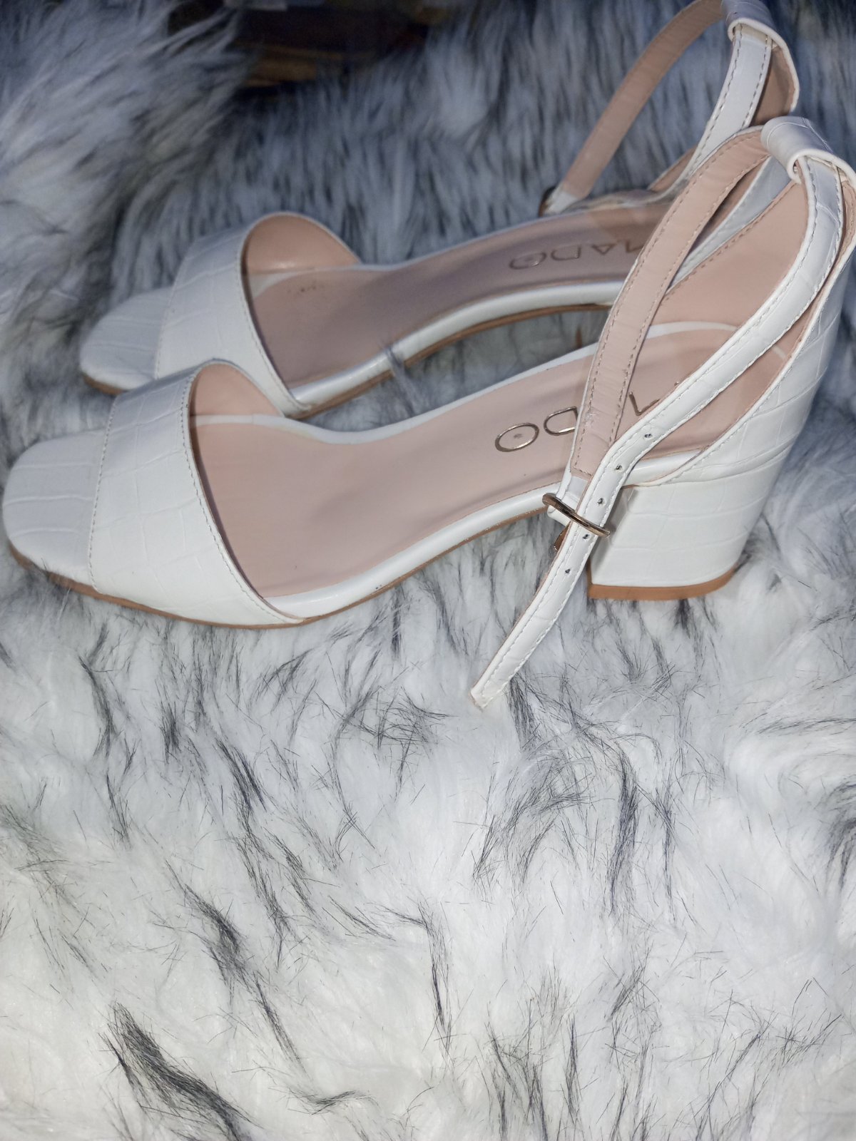Sandales blanches état neuf